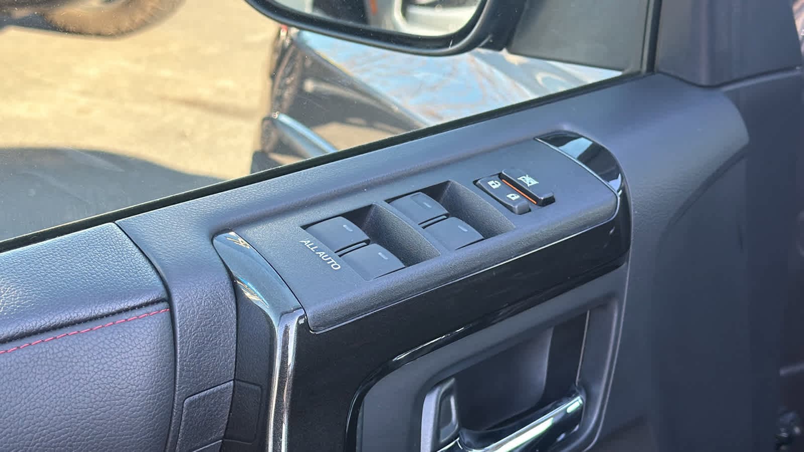 Thumbnail: 2022 Toyota 4Runner - 22