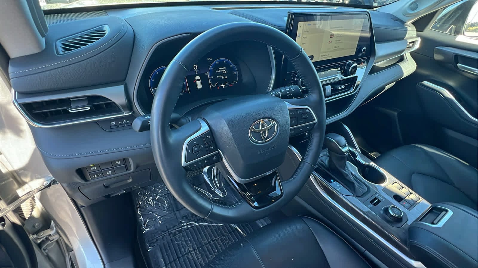 Thumbnail: 2023 Toyota Highlander - 10