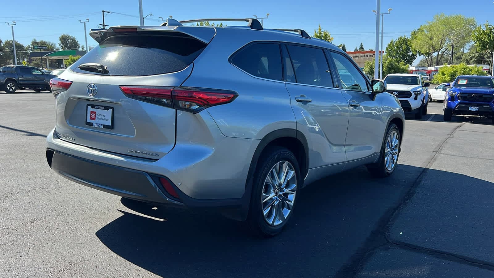 Thumbnail: 2023 Toyota Highlander - 5