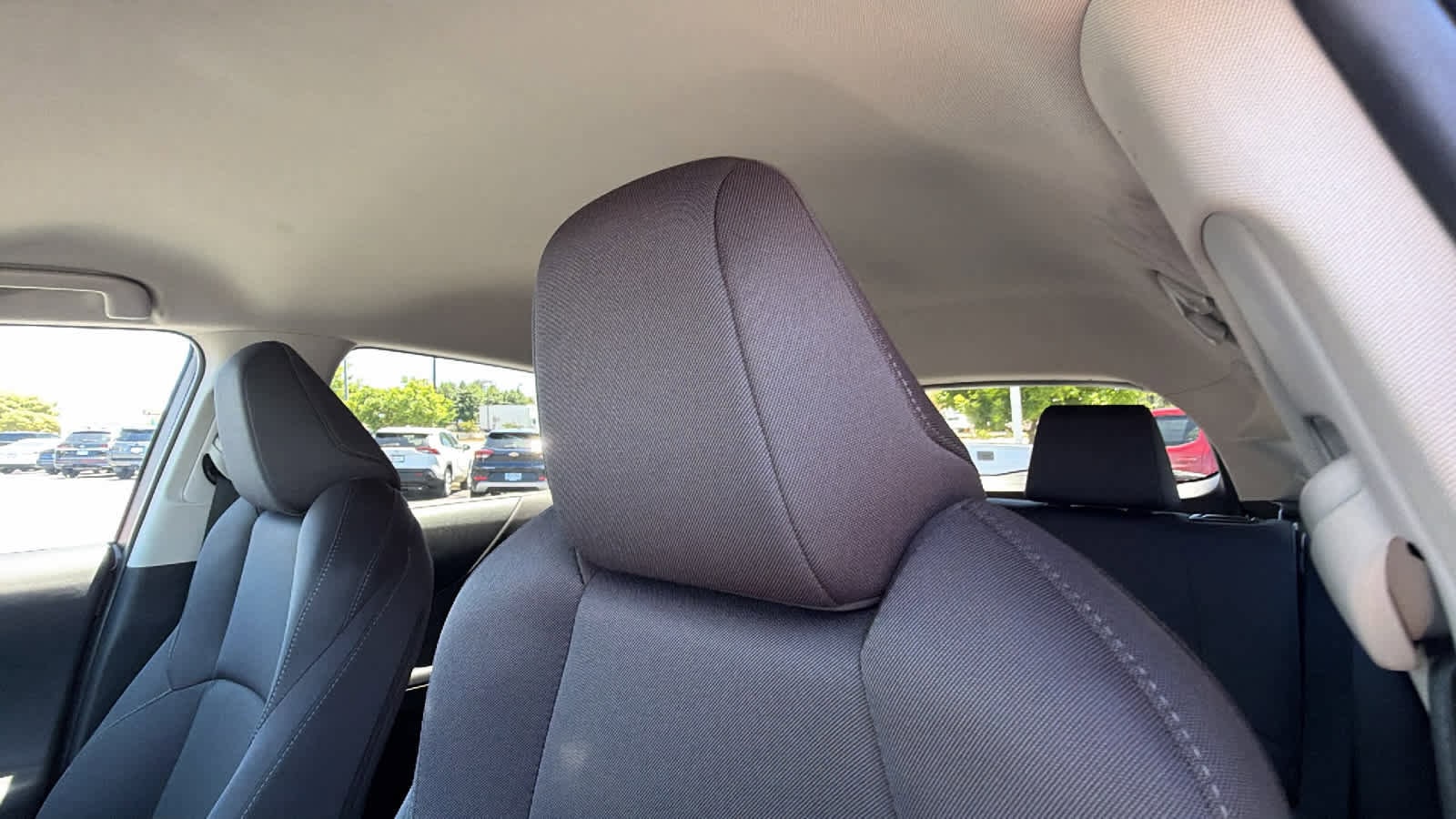 2024 Toyota Venza LE - Photo 11