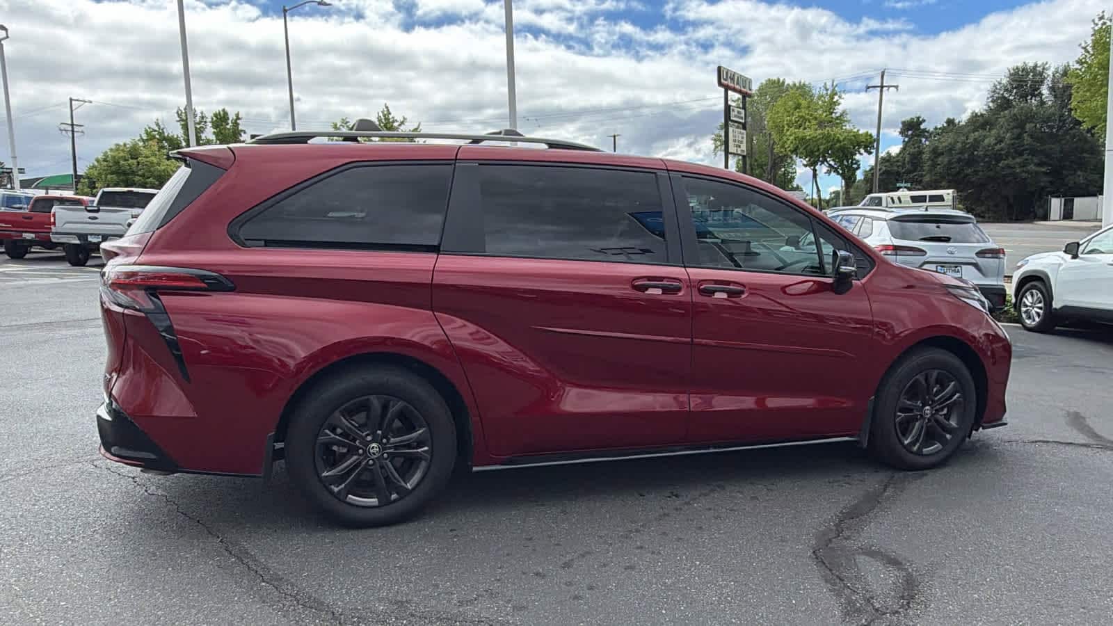 Thumbnail: 2025 Toyota Sienna - 4