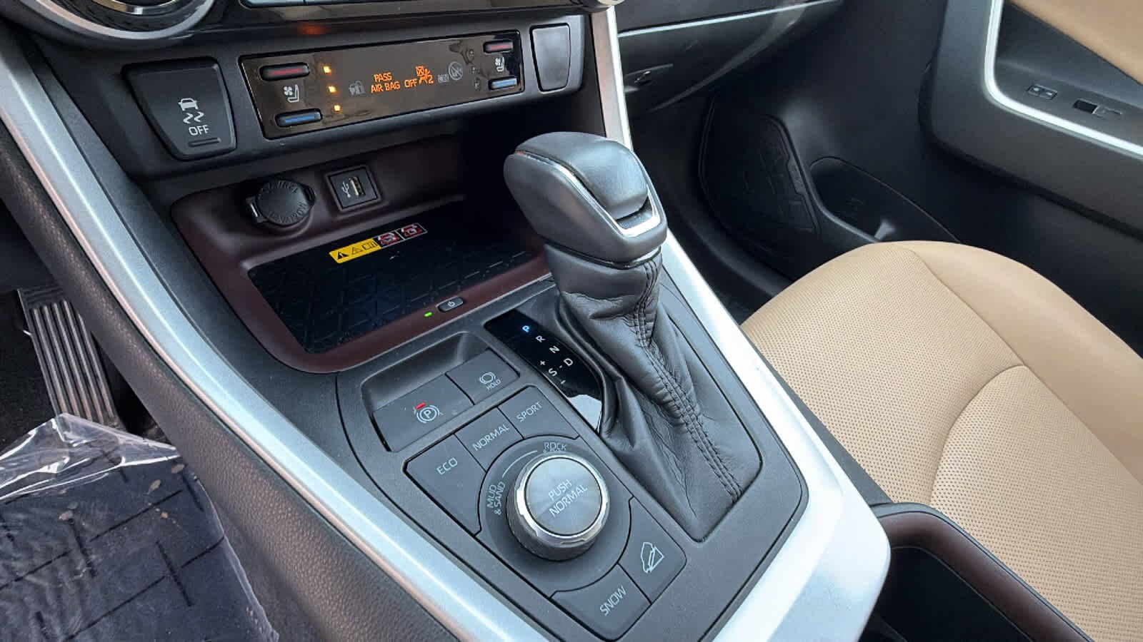 Thumbnail: 2023 Toyota RAV4 - 13