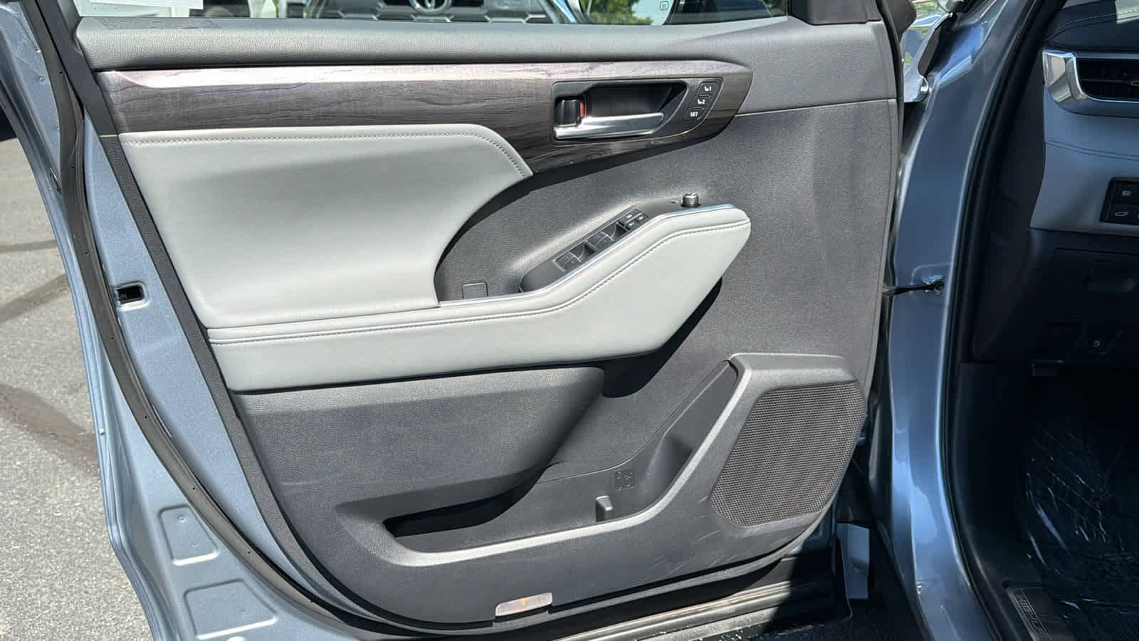 2024 Toyota Highlander Platinum - Photo 23