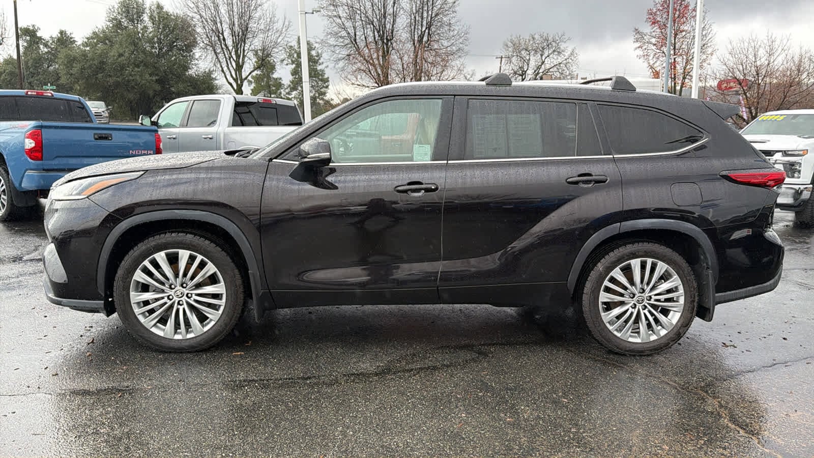 Thumbnail: 2022 Toyota Highlander - 8