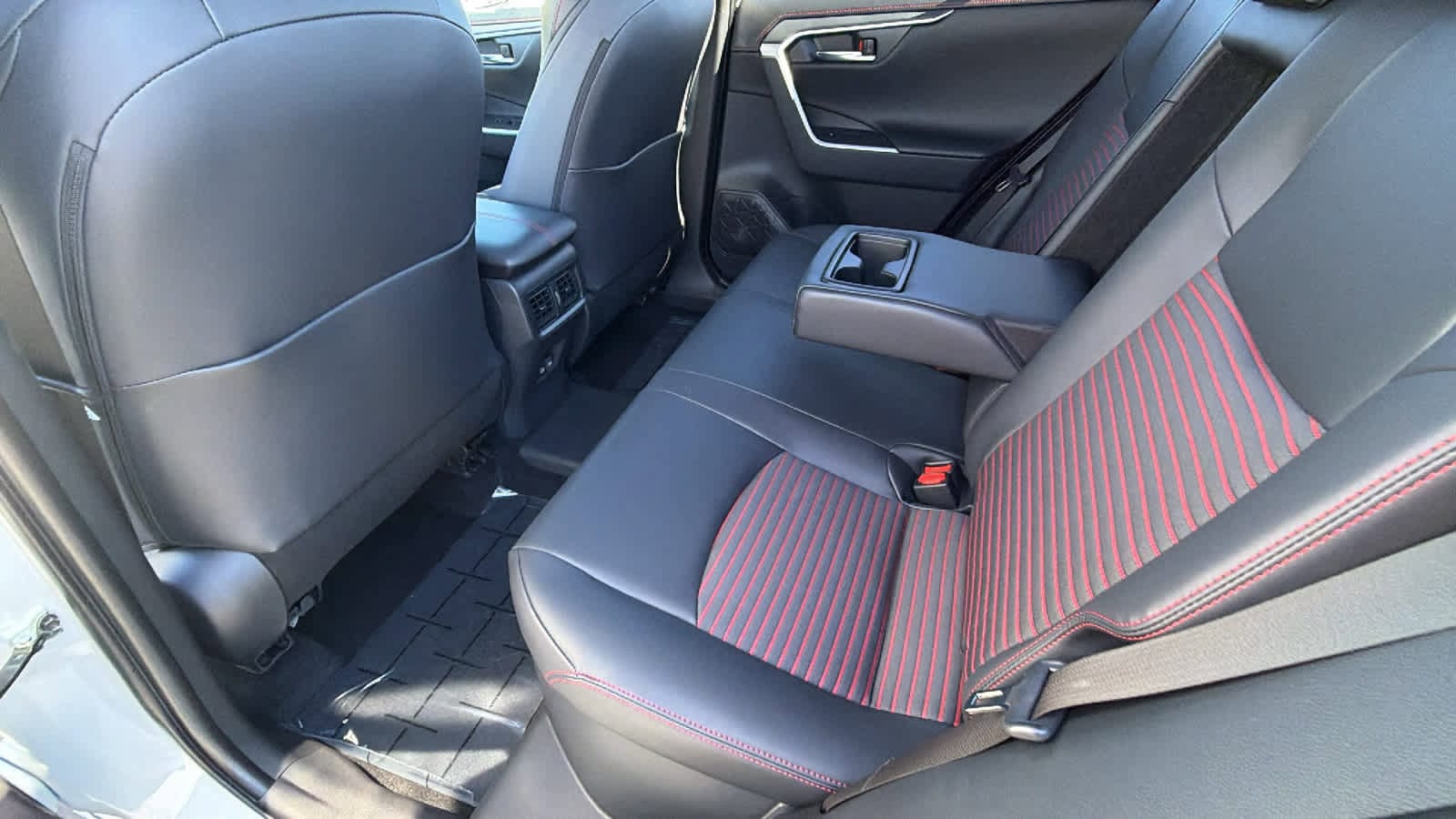 Thumbnail: 2025 Toyota RAV4 - 24