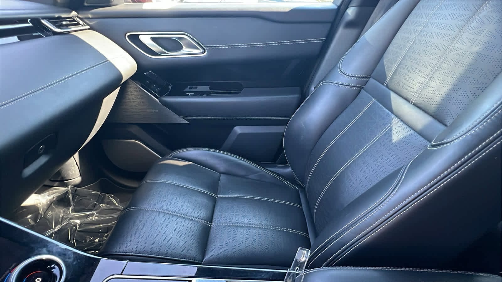 Thumbnail: 2019 Land Rover Range Rover Velar - 12