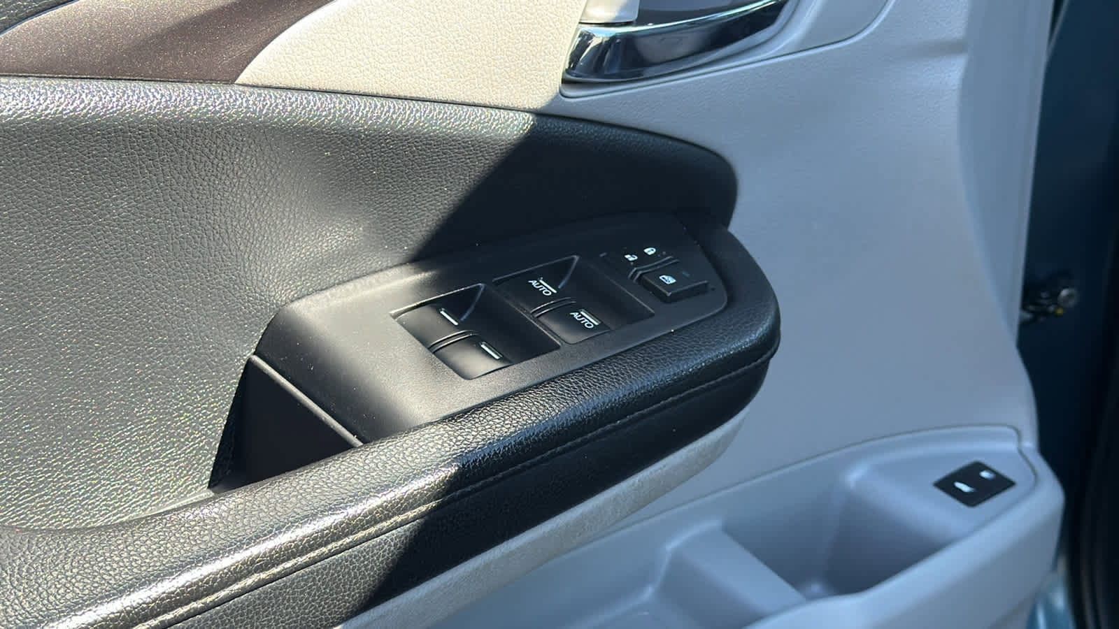 Thumbnail: 2018 Honda Pilot - 22