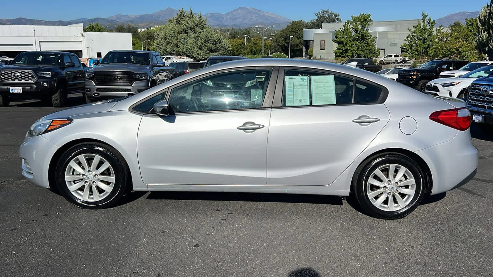 Thumbnail: 2016 Kia Forte - 8