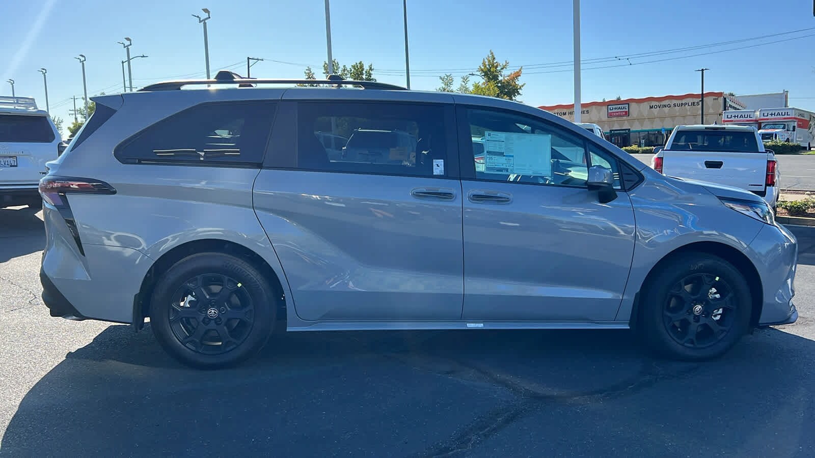 2025 Toyota Sienna Woodland Edition photo 4