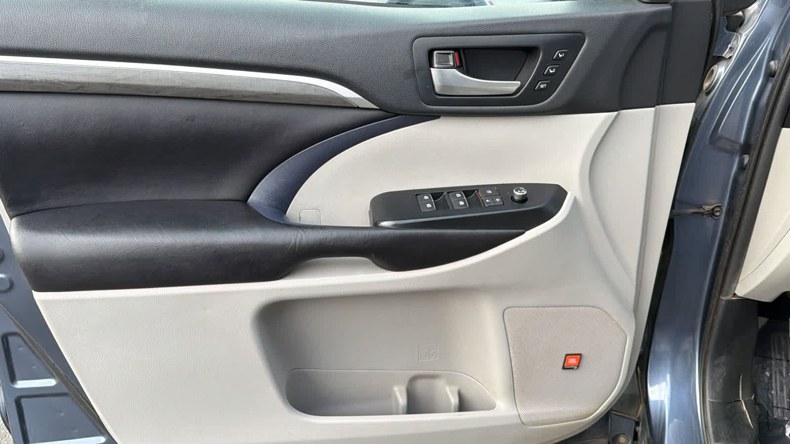 Thumbnail: 2019 Toyota Highlander - 23