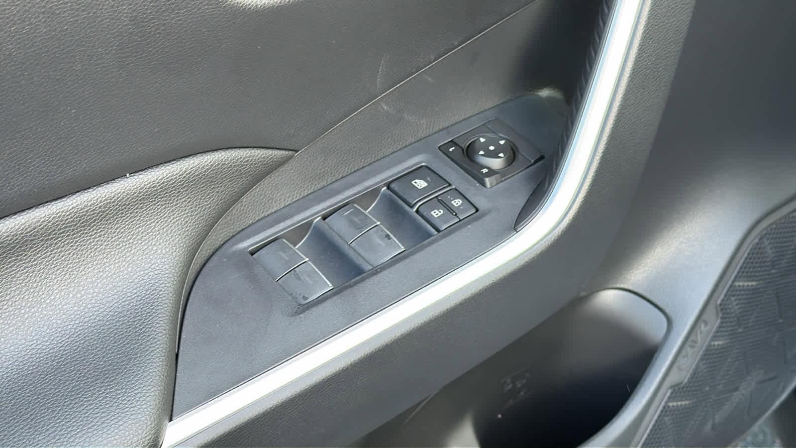 Thumbnail: 2025 Toyota RAV4 - 22