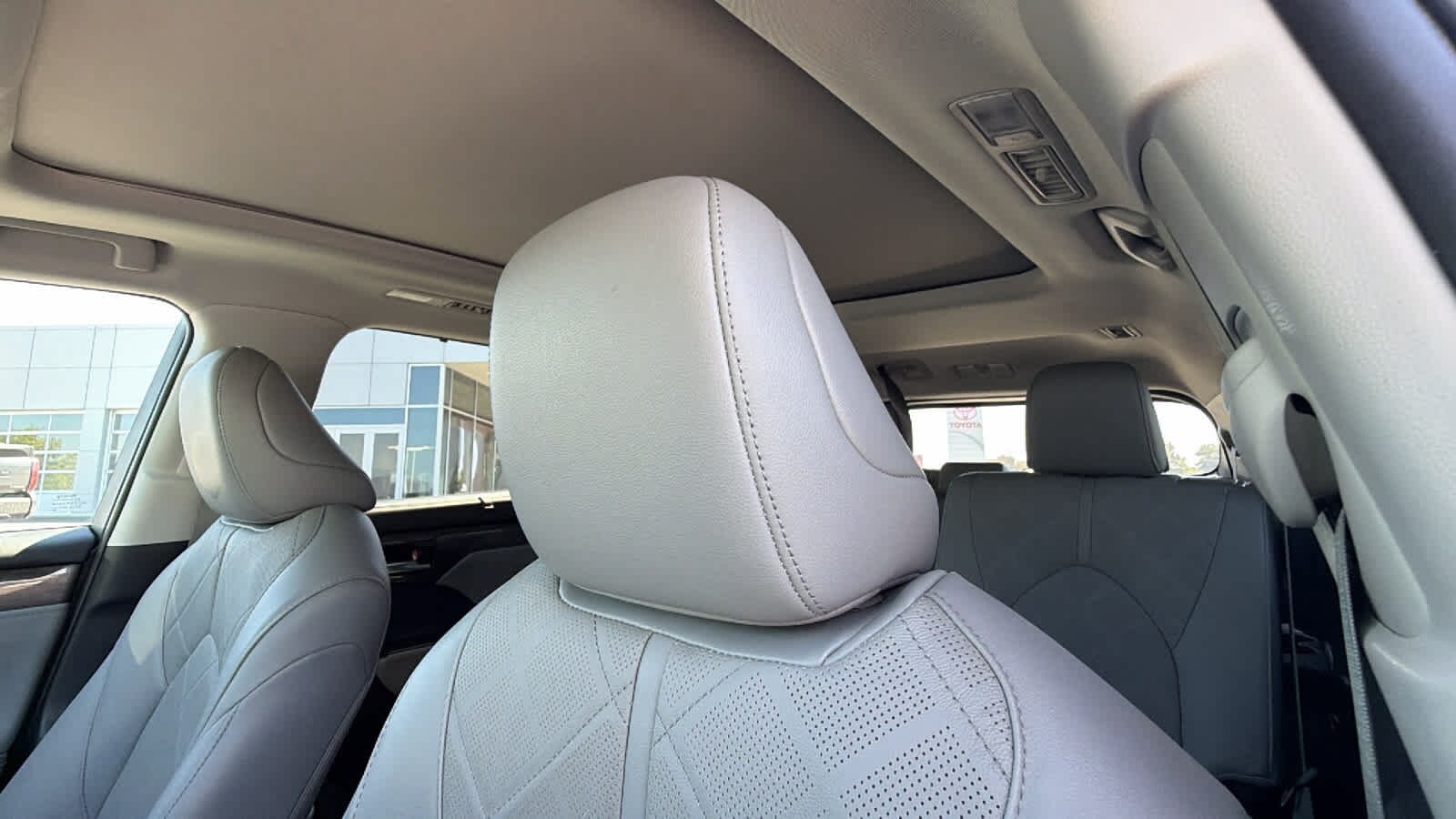 2024 Toyota Highlander Platinum - Photo 11