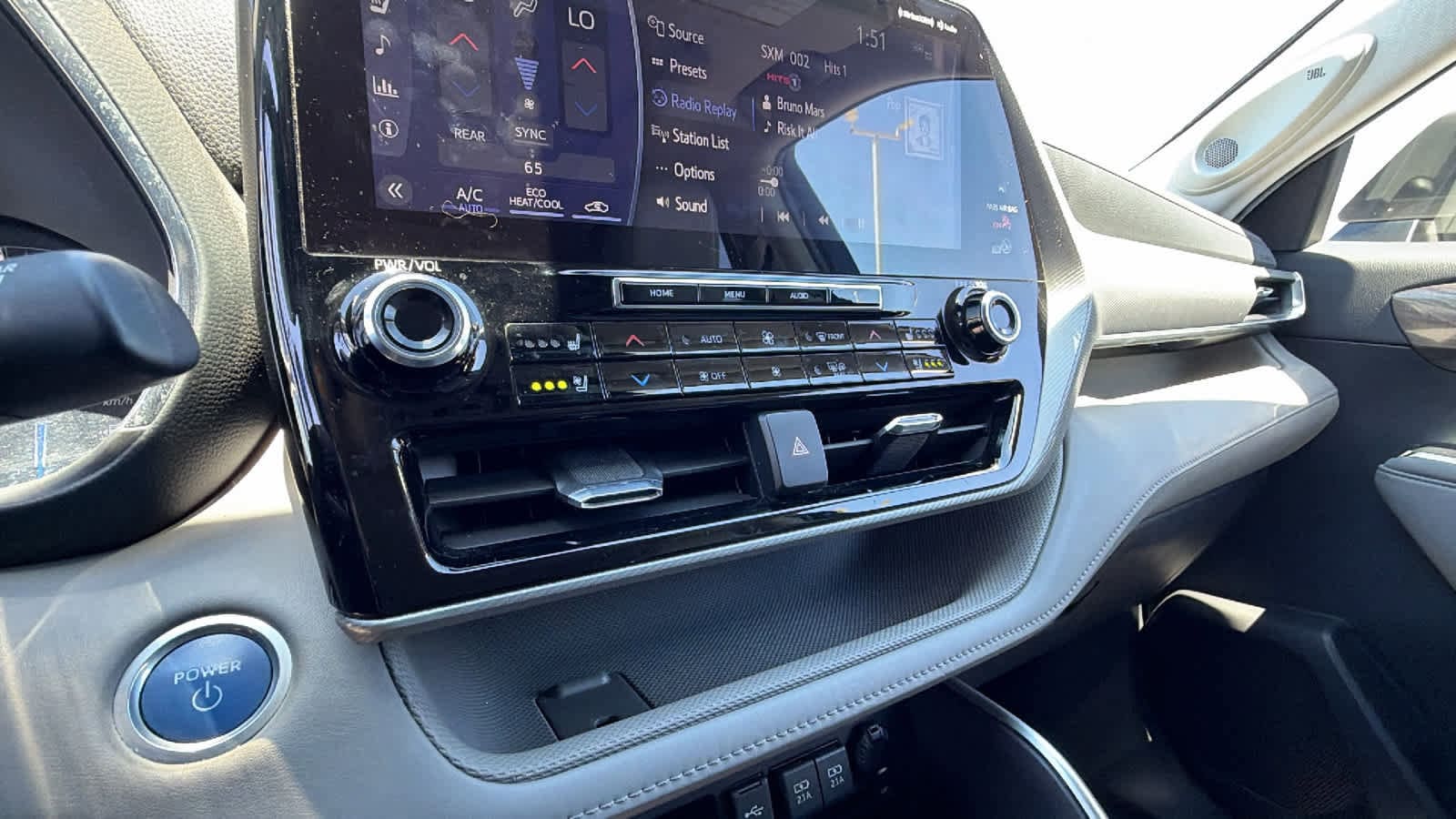 Thumbnail: 2021 Toyota Highlander - 14