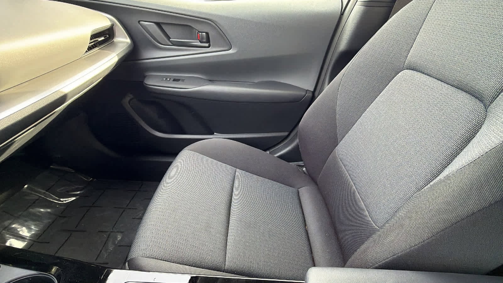 Thumbnail: 2024 Toyota Prius - 12