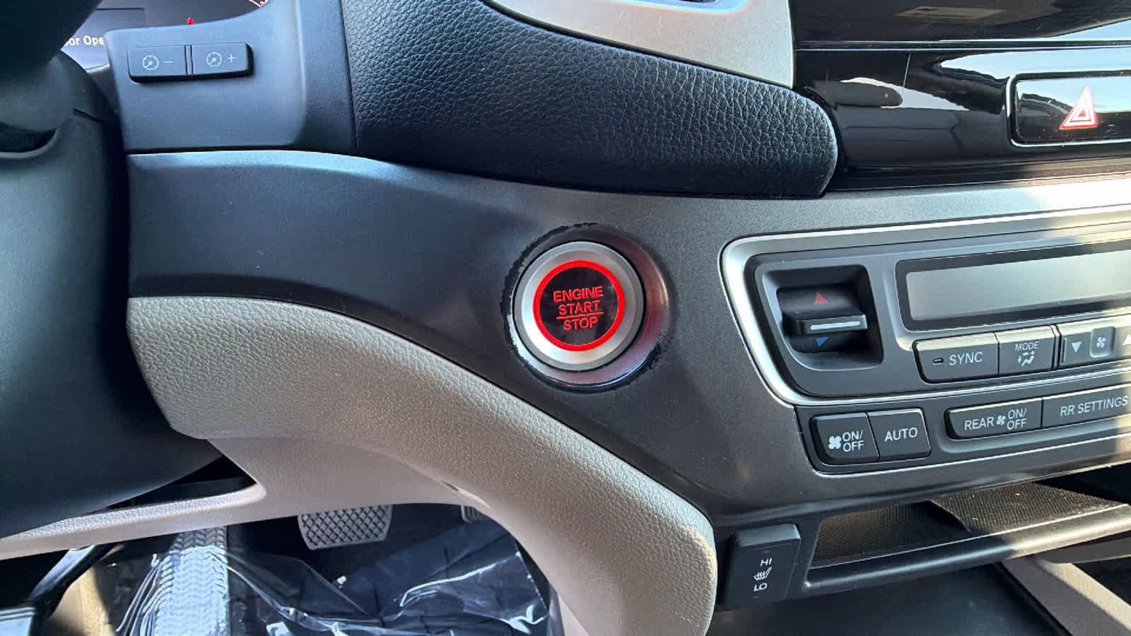 Thumbnail: 2017 Honda Pilot - 17