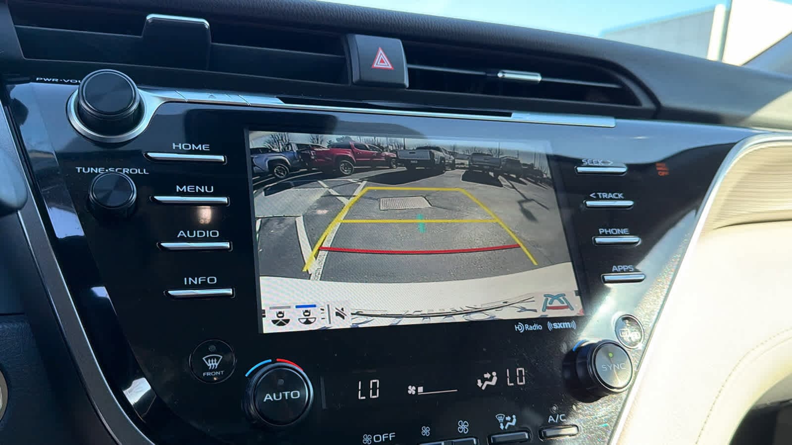 Thumbnail: 2018 Toyota Camry - 16