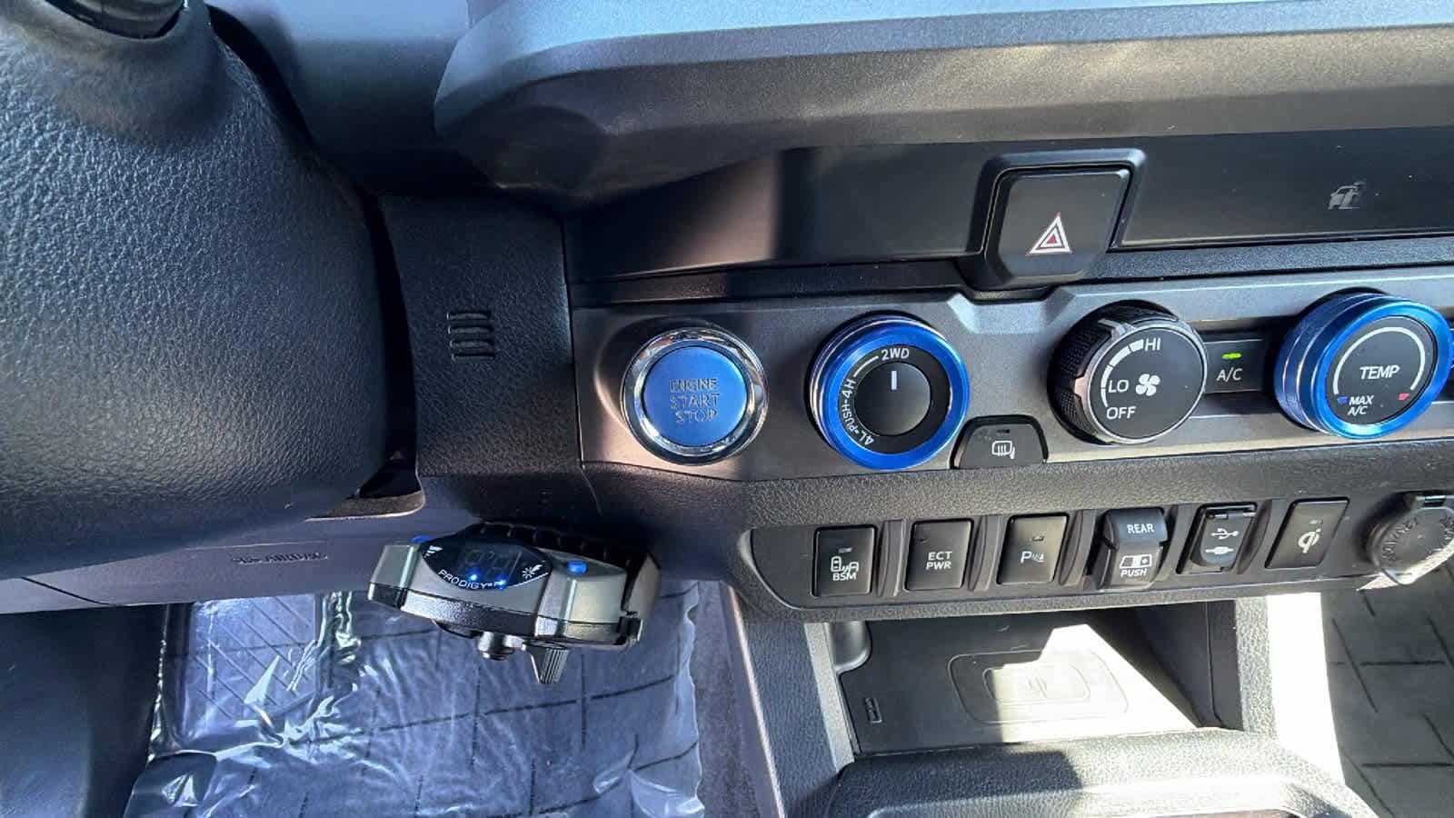 Thumbnail: 2019 Toyota Tacoma - 17