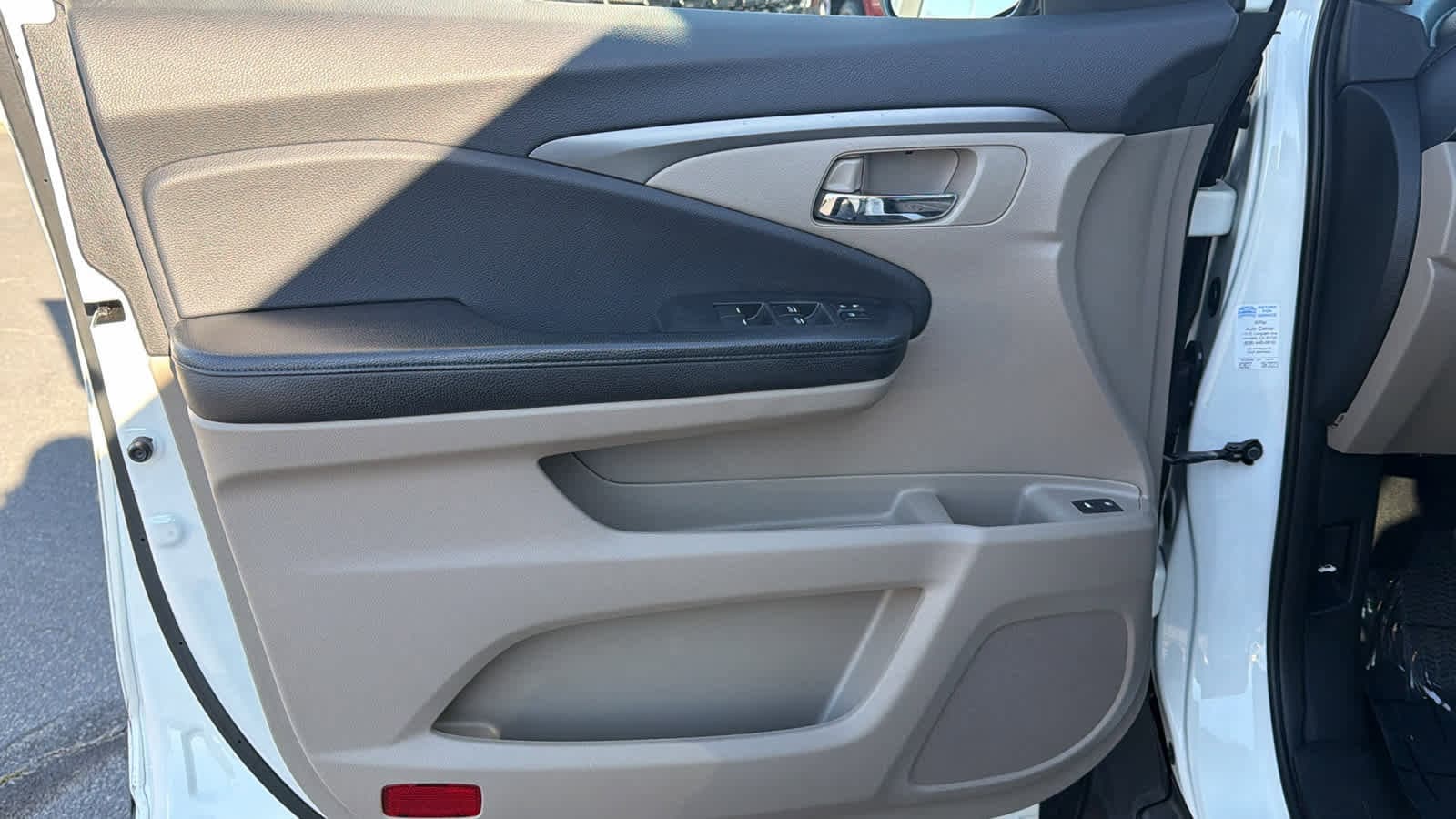 Thumbnail: 2017 Honda Pilot - 23