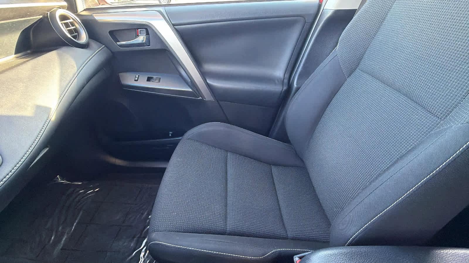 Thumbnail: 2017 Toyota RAV4 - 12