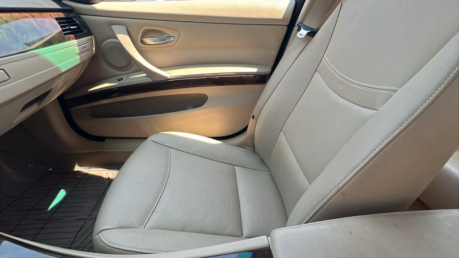 Thumbnail: 2010 BMW 3 Series - 12