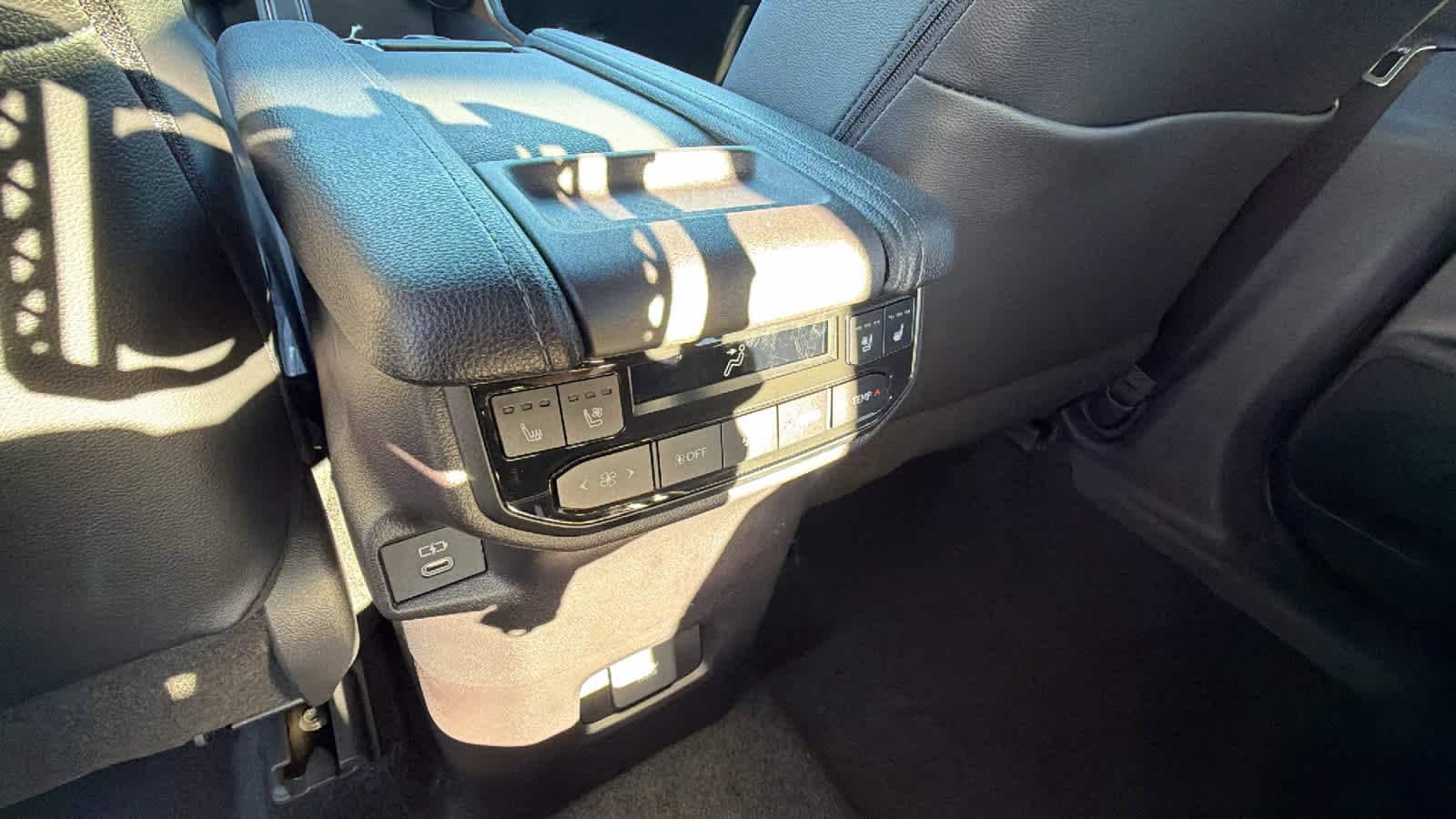 Thumbnail: 2026 Toyota Grand Highlander - 25