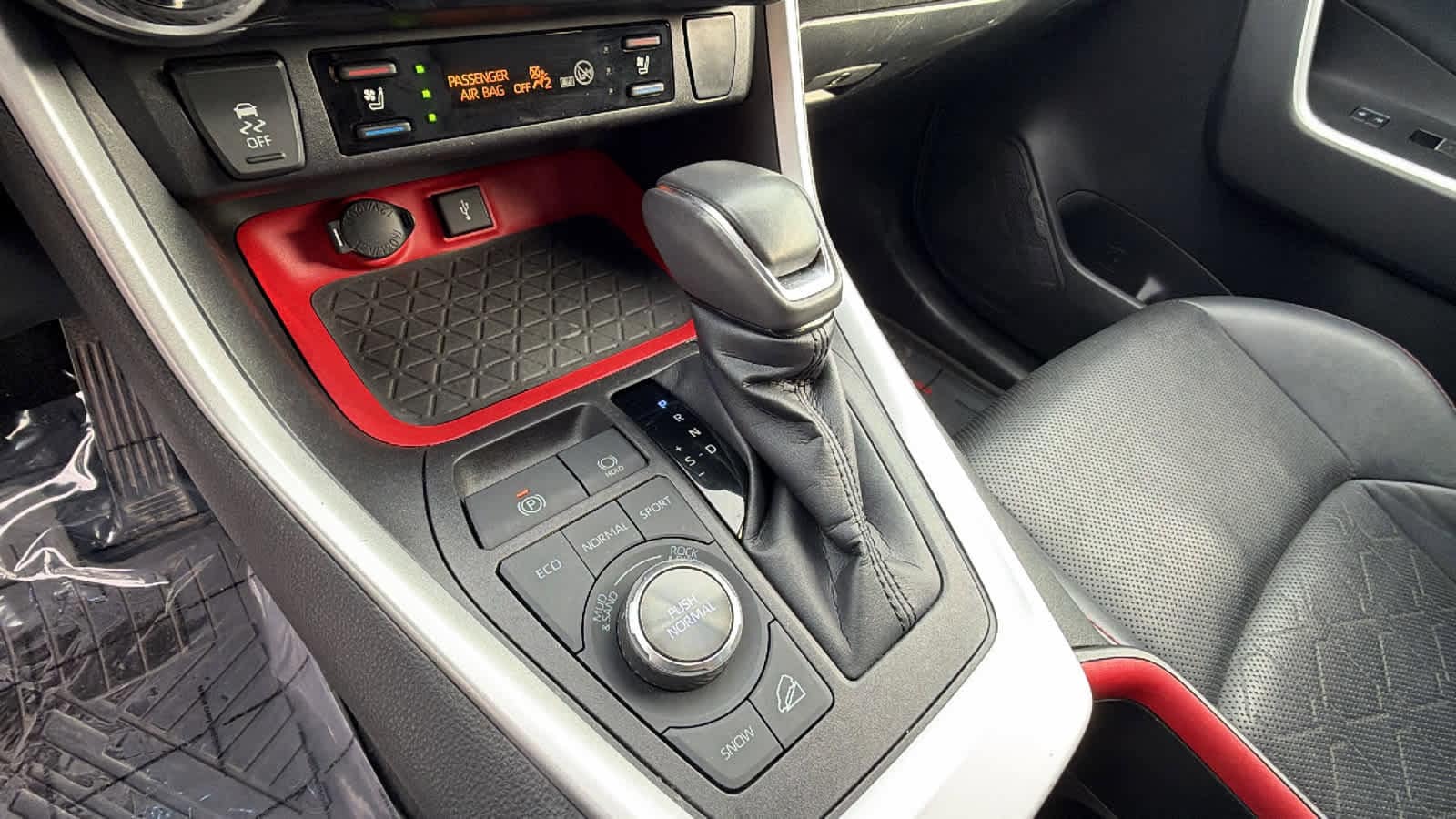 Thumbnail: 2022 Toyota RAV4 - 13