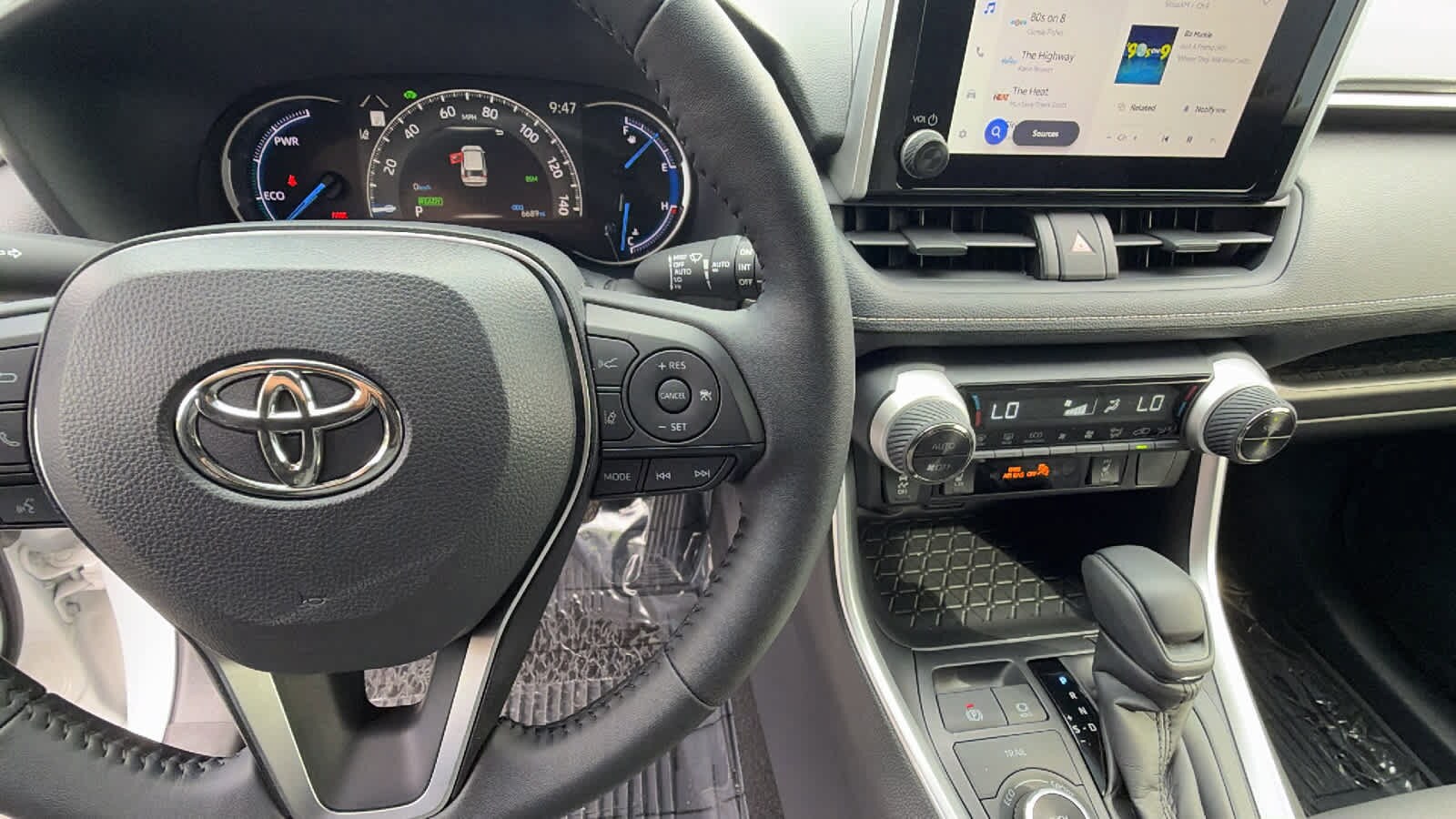 Thumbnail: 2025 Toyota RAV4 - 20