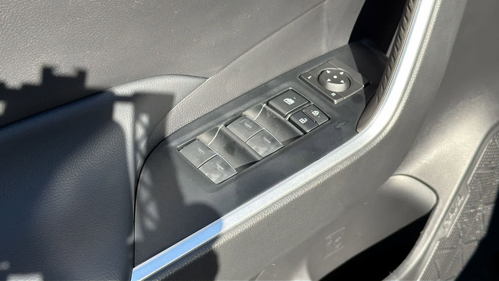 Thumbnail: 2025 Toyota RAV4 - 22