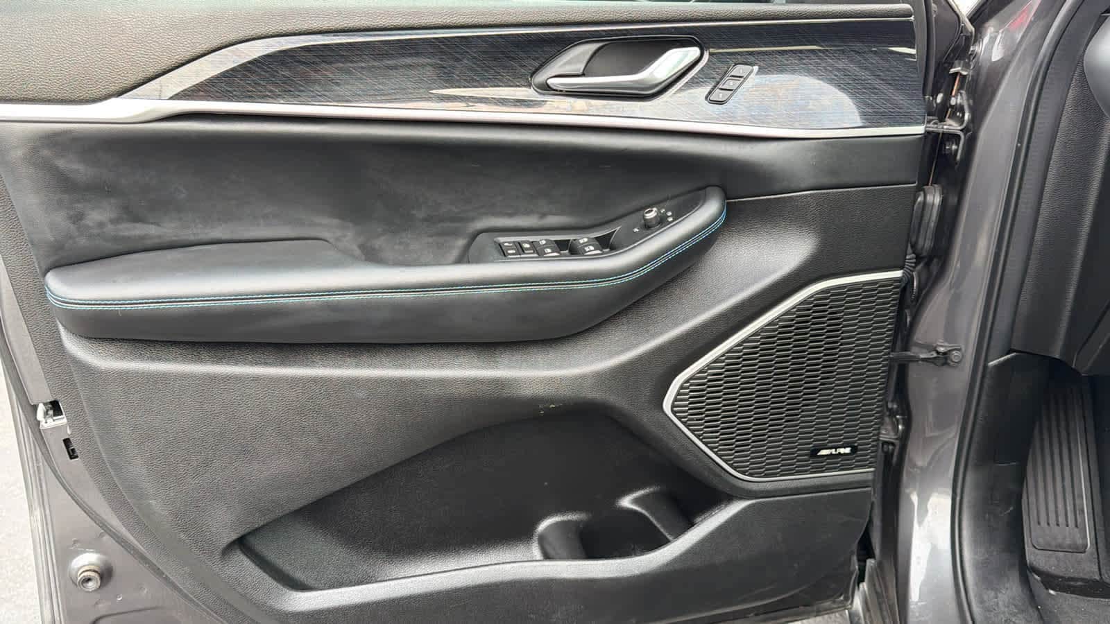 Thumbnail: 2022 Jeep Grand Cherokee - 23