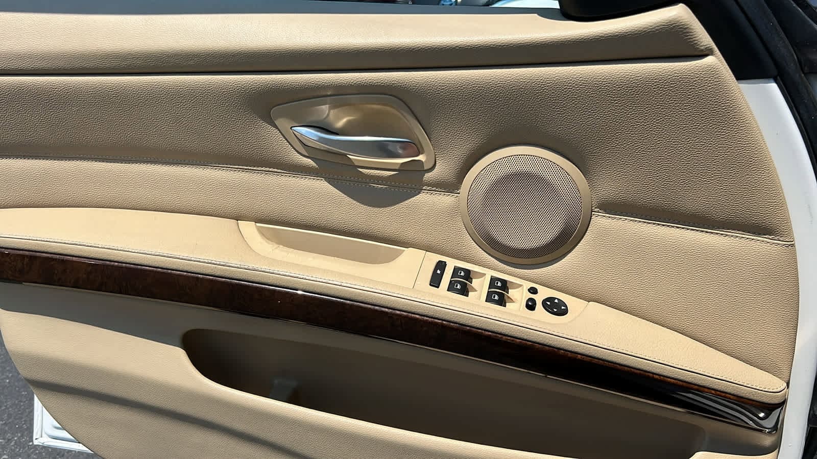 Thumbnail: 2010 BMW 3 Series - 23