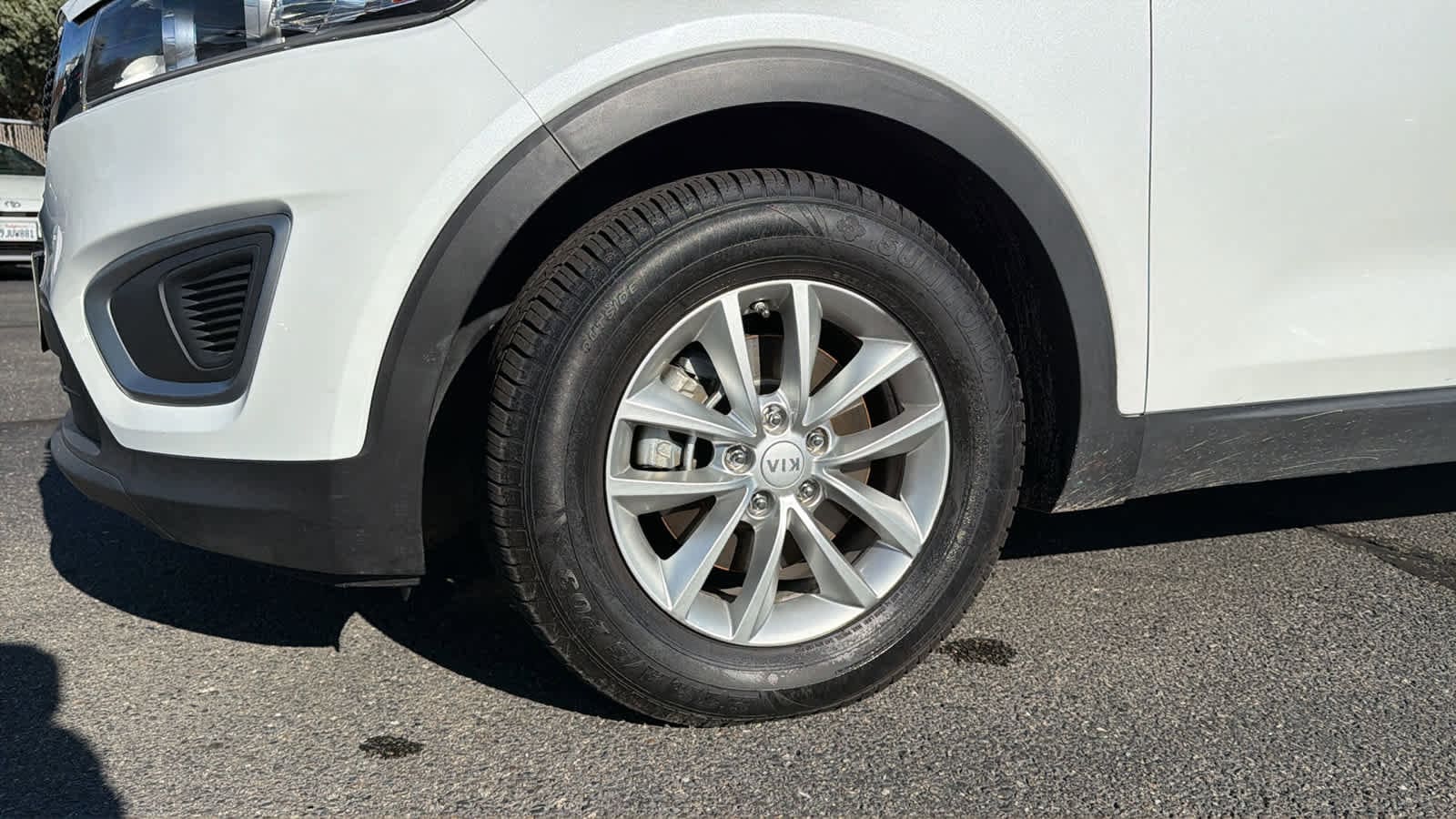 Thumbnail: 2016 Kia Sorento - 9