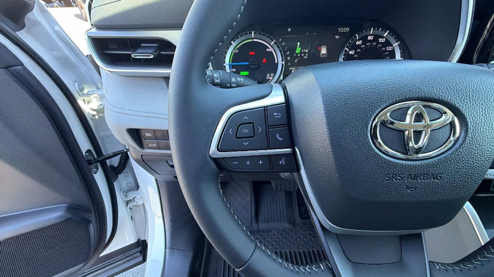 Thumbnail: 2026 Toyota Highlander - 19