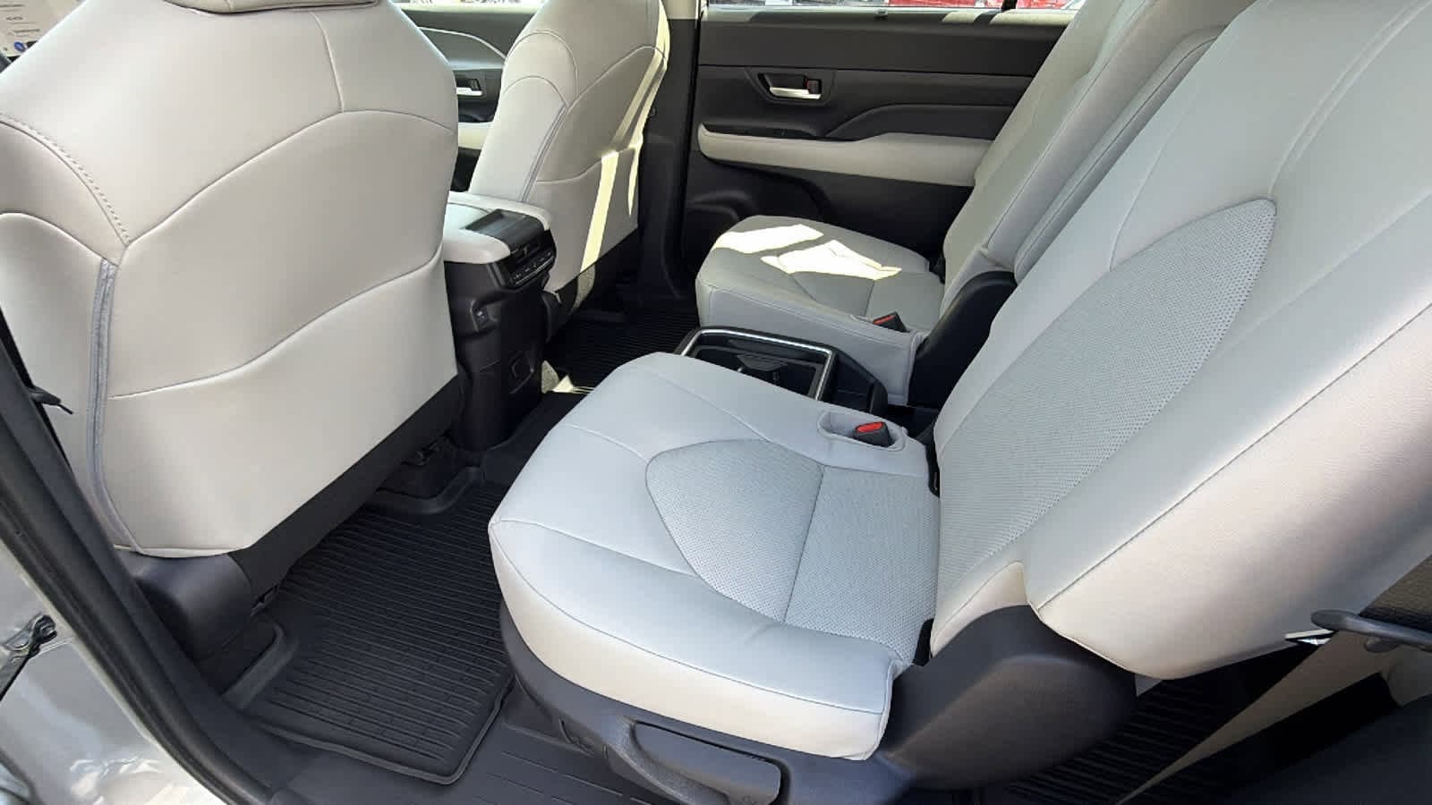 Thumbnail: 2026 Toyota Grand Highlander - 24