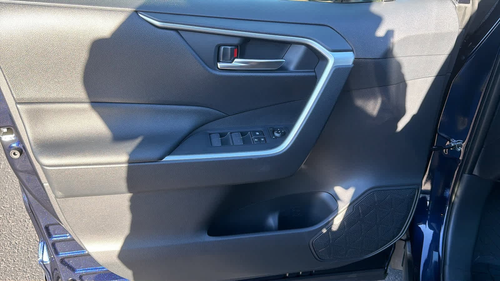 Thumbnail: 2025 Toyota RAV4 - 23