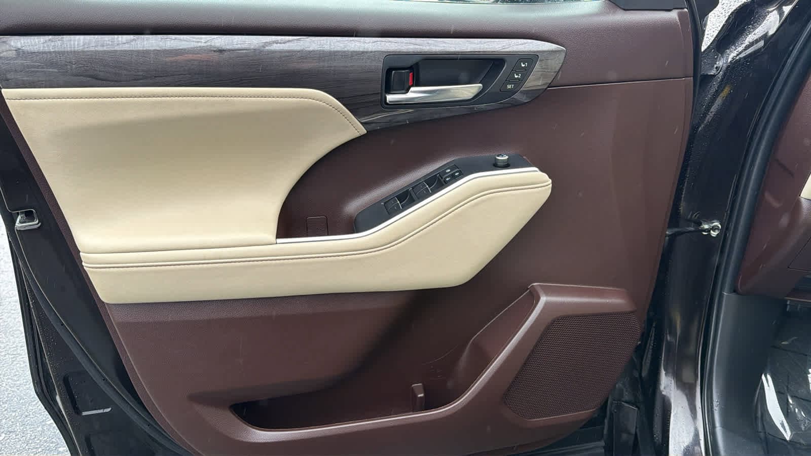 Thumbnail: 2022 Toyota Highlander - 23