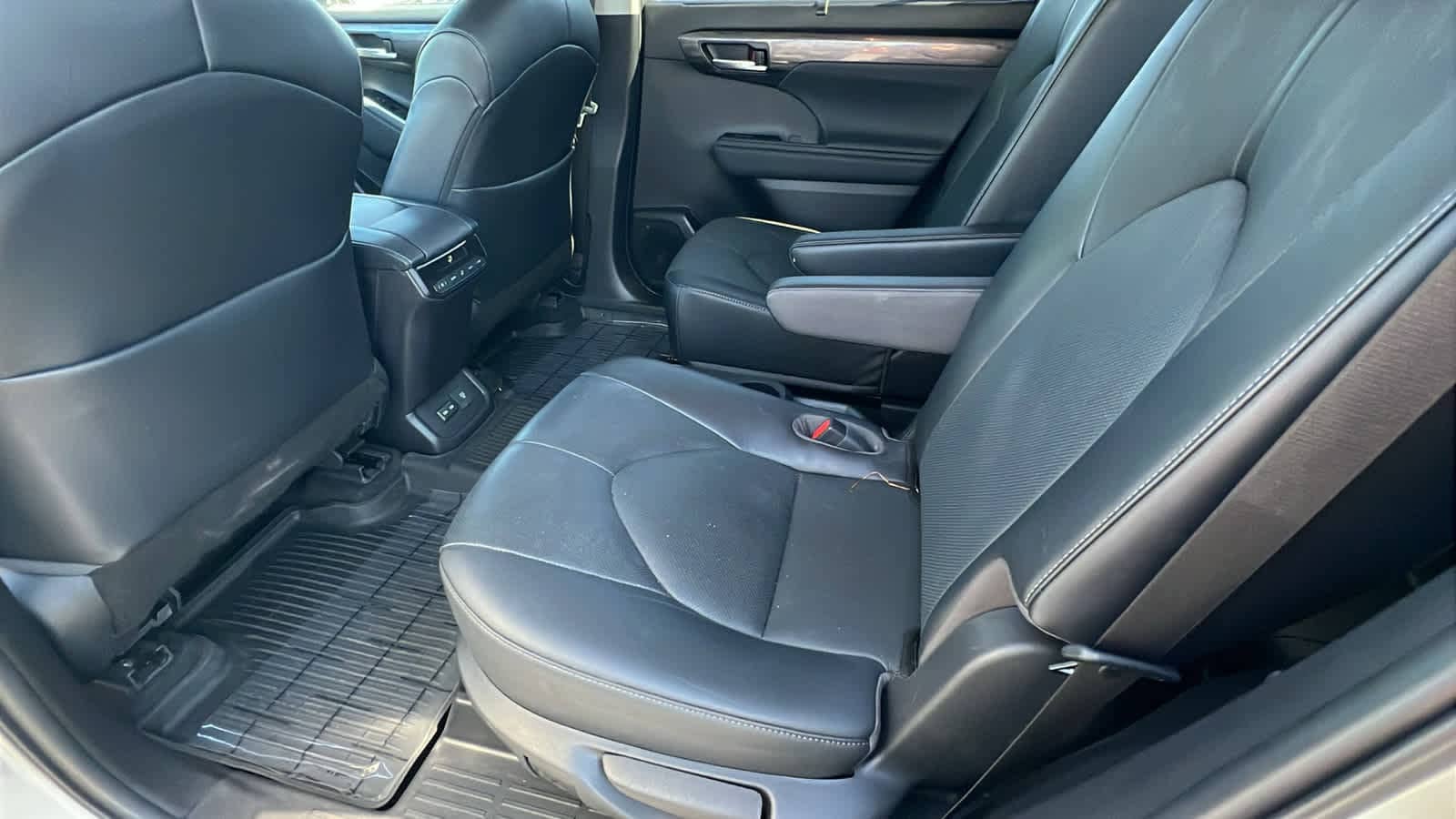 Thumbnail: 2023 Toyota Highlander - 24