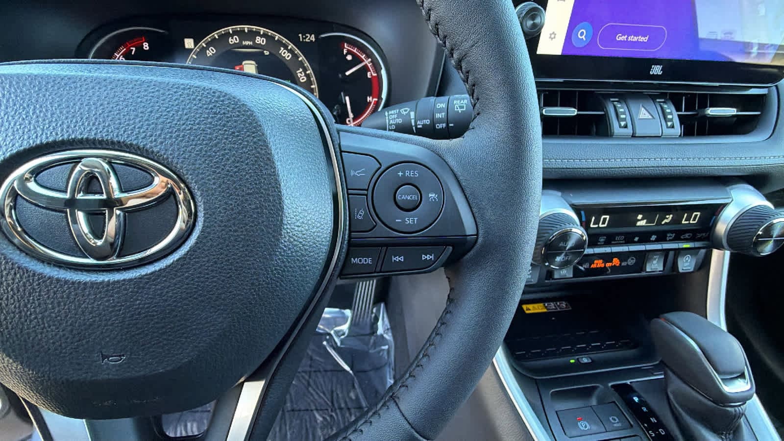 Thumbnail: 2025 Toyota RAV4 - 20