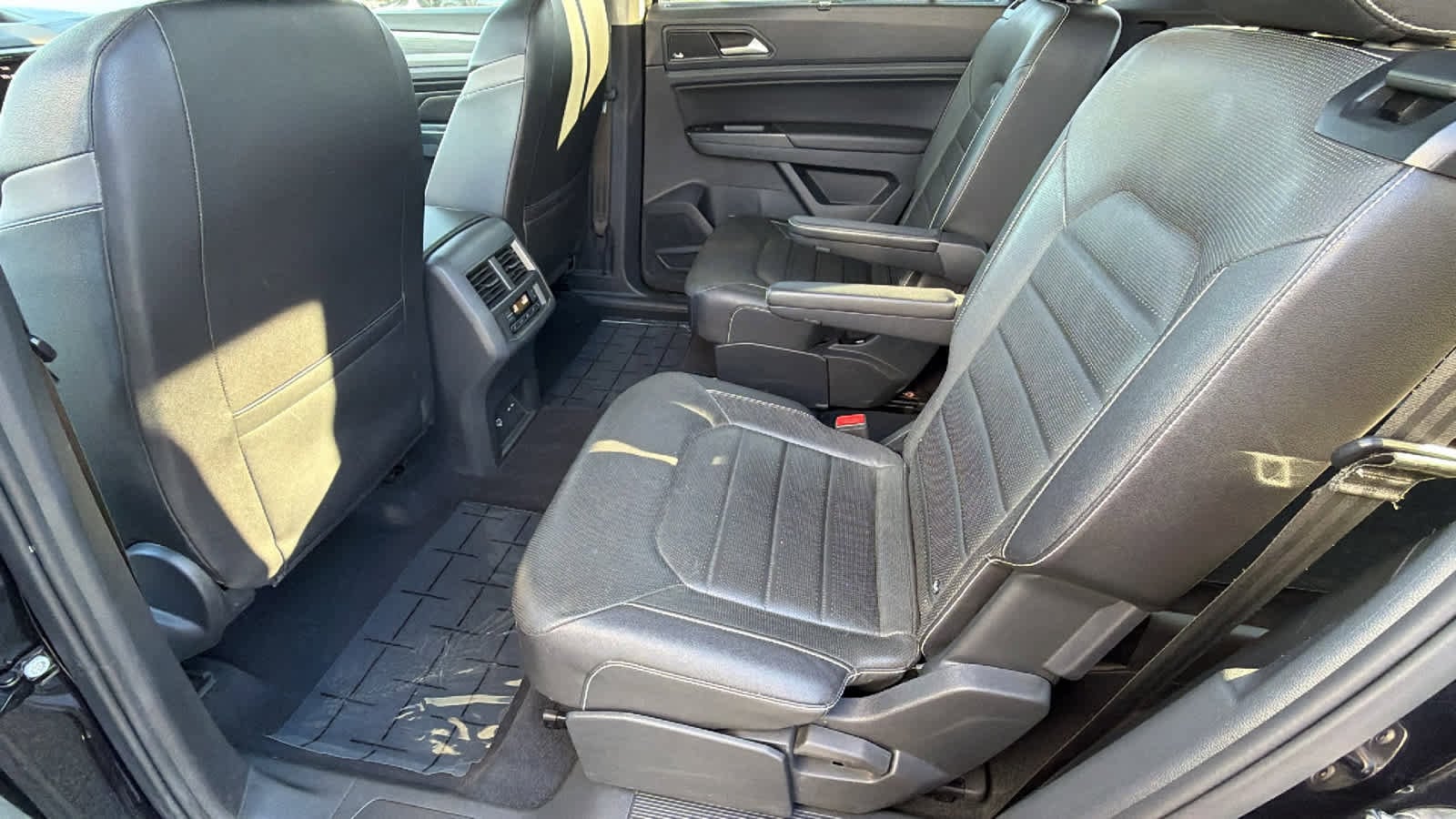 Thumbnail: 2021 Volkswagen Atlas - 24