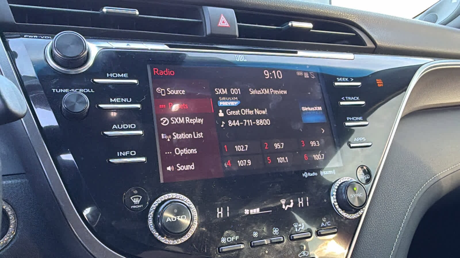 Thumbnail: 2018 Toyota Camry - 15