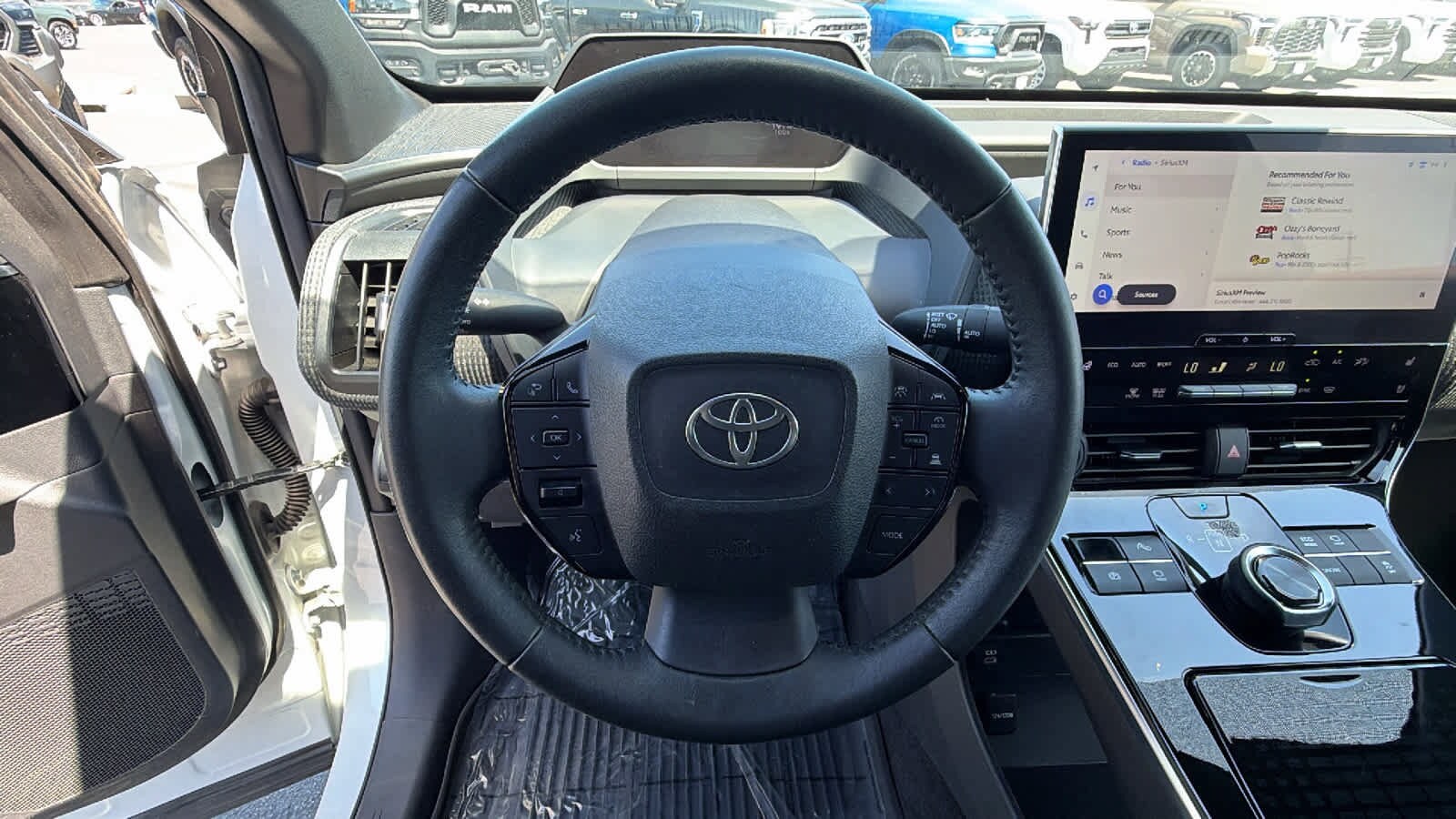 Thumbnail: 2023 Toyota bZ4X - 18