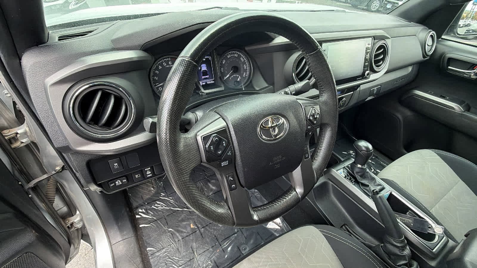 Thumbnail: 2022 Toyota Tacoma - 10