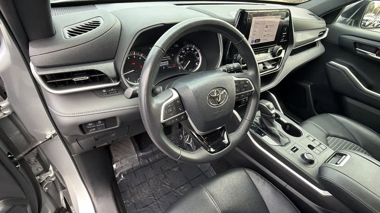 Thumbnail: 2024 Toyota Highlander - 10