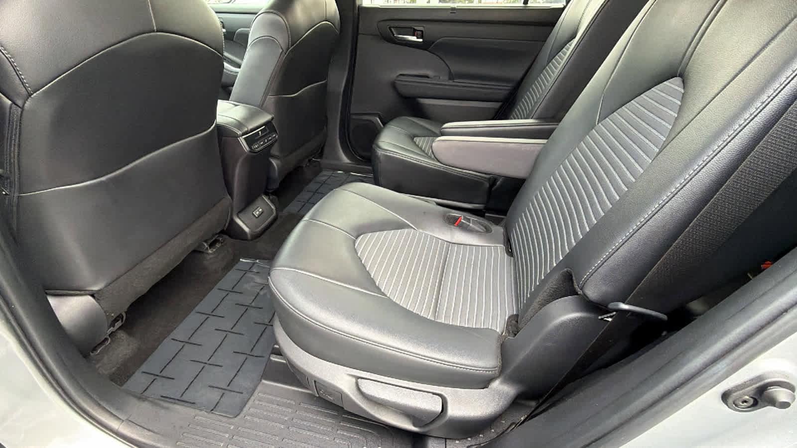 Thumbnail: 2024 Toyota Highlander - 24