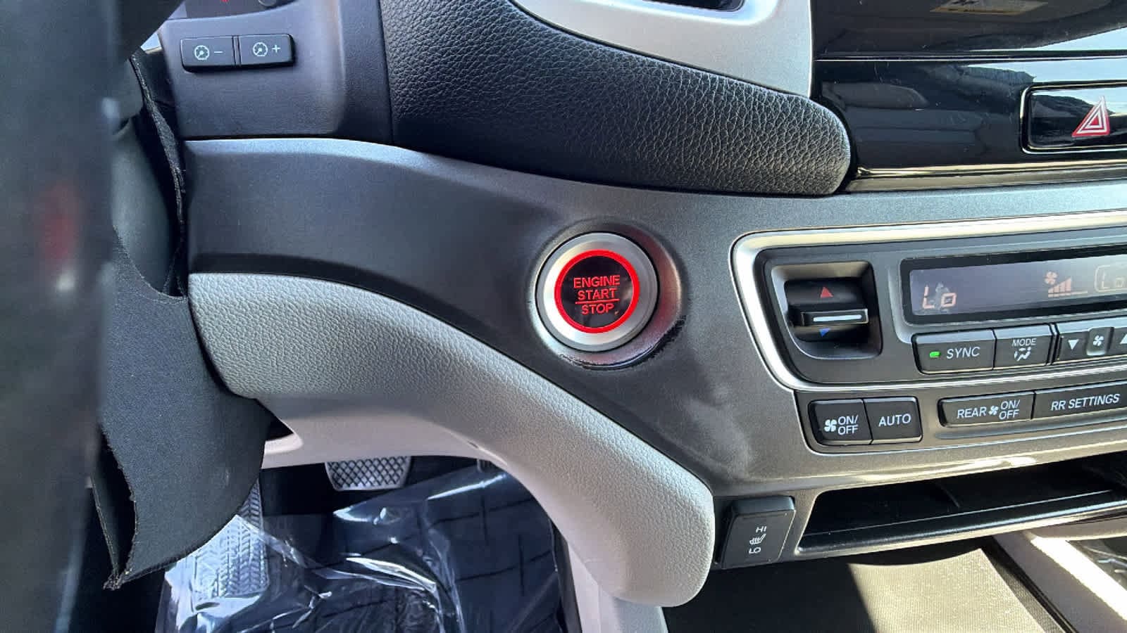 Thumbnail: 2018 Honda Pilot - 17