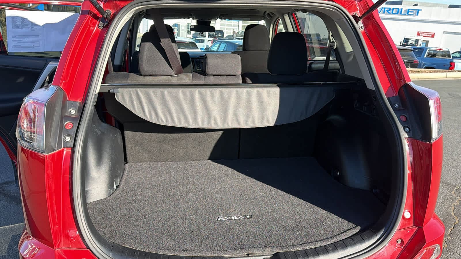 Thumbnail: 2017 Toyota RAV4 - 27