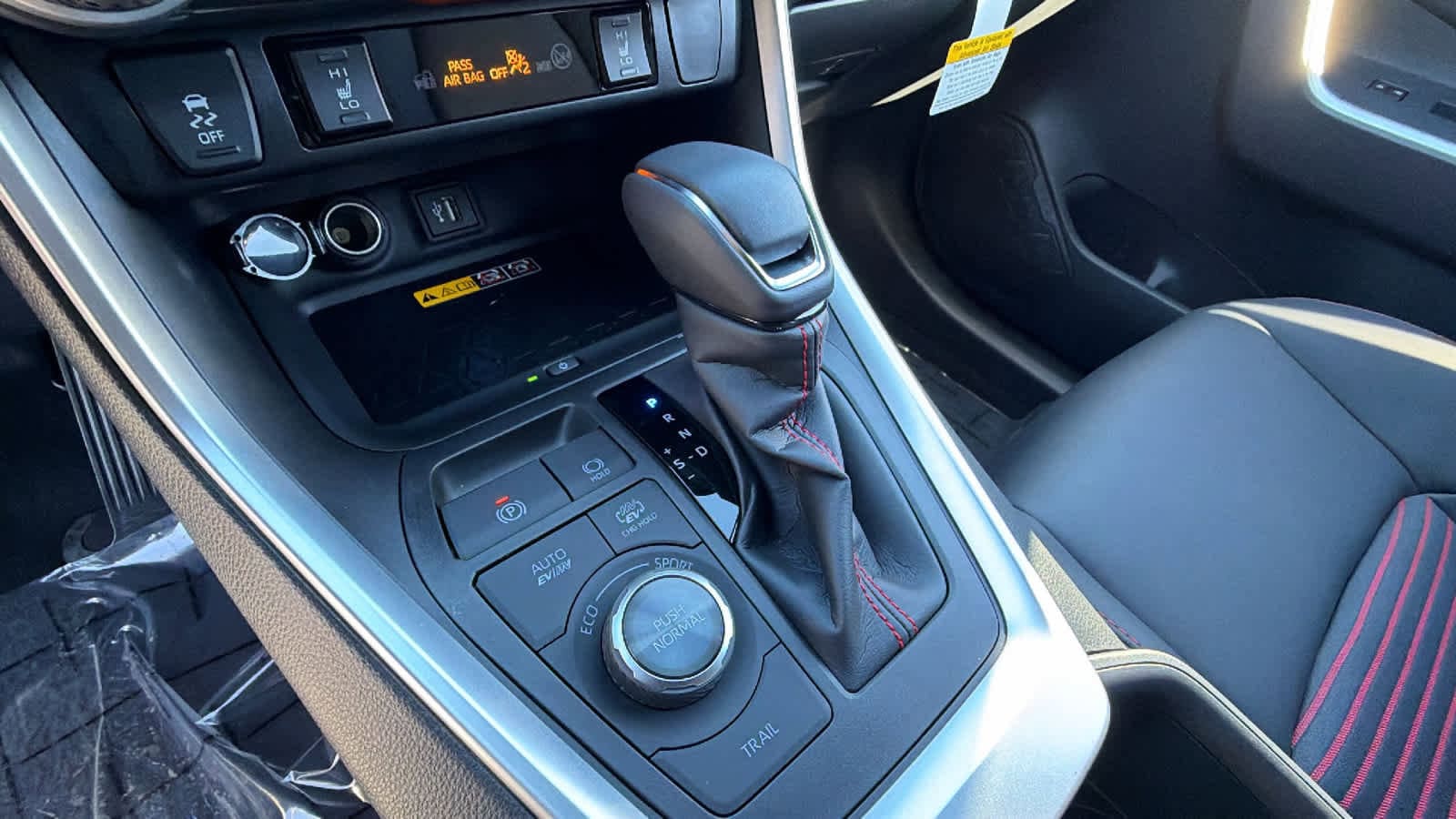 Thumbnail: 2025 Toyota RAV4 - 13