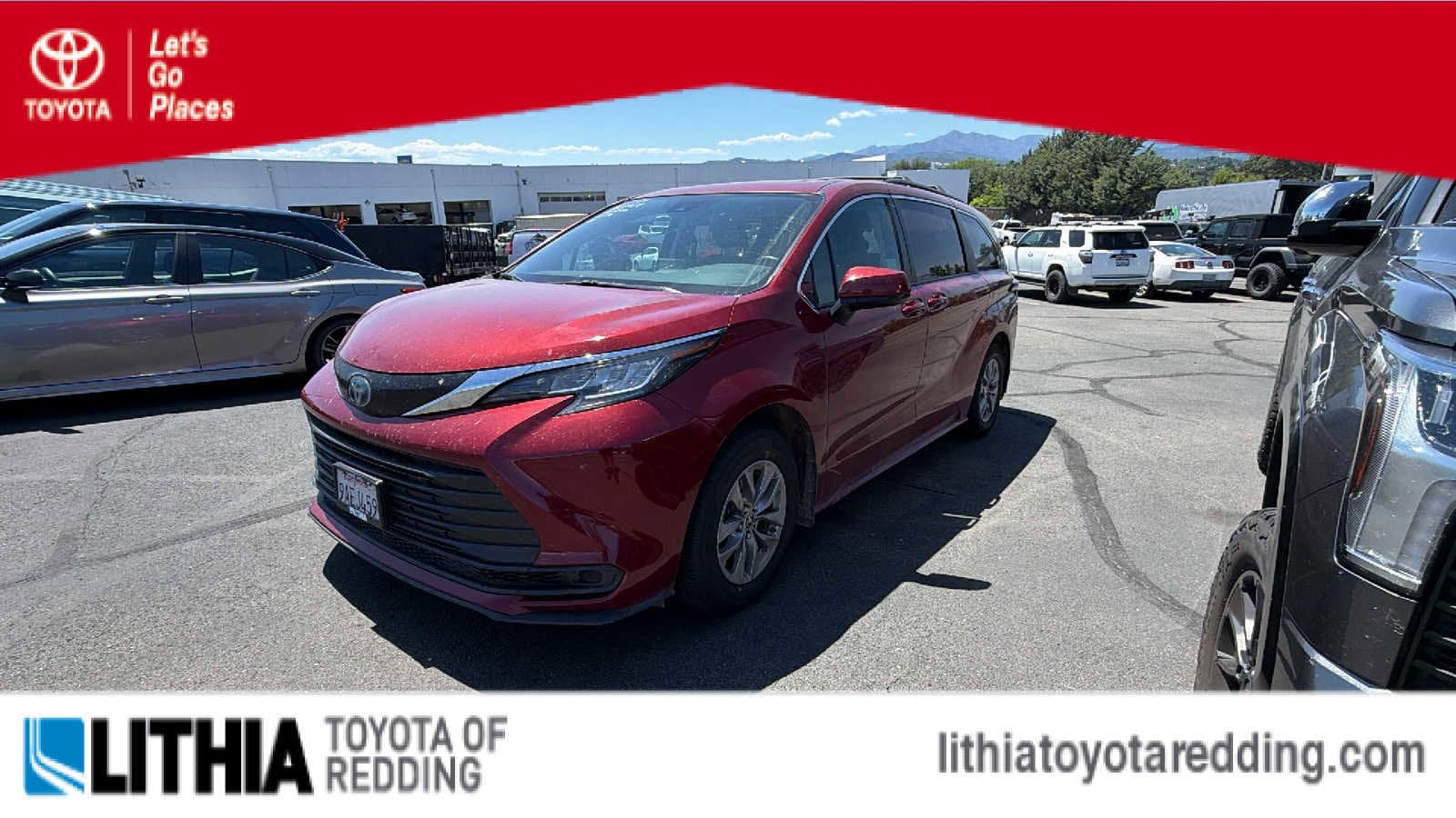 2022 Toyota Sienna LE 8-Passenger Hybrid AWD's photo