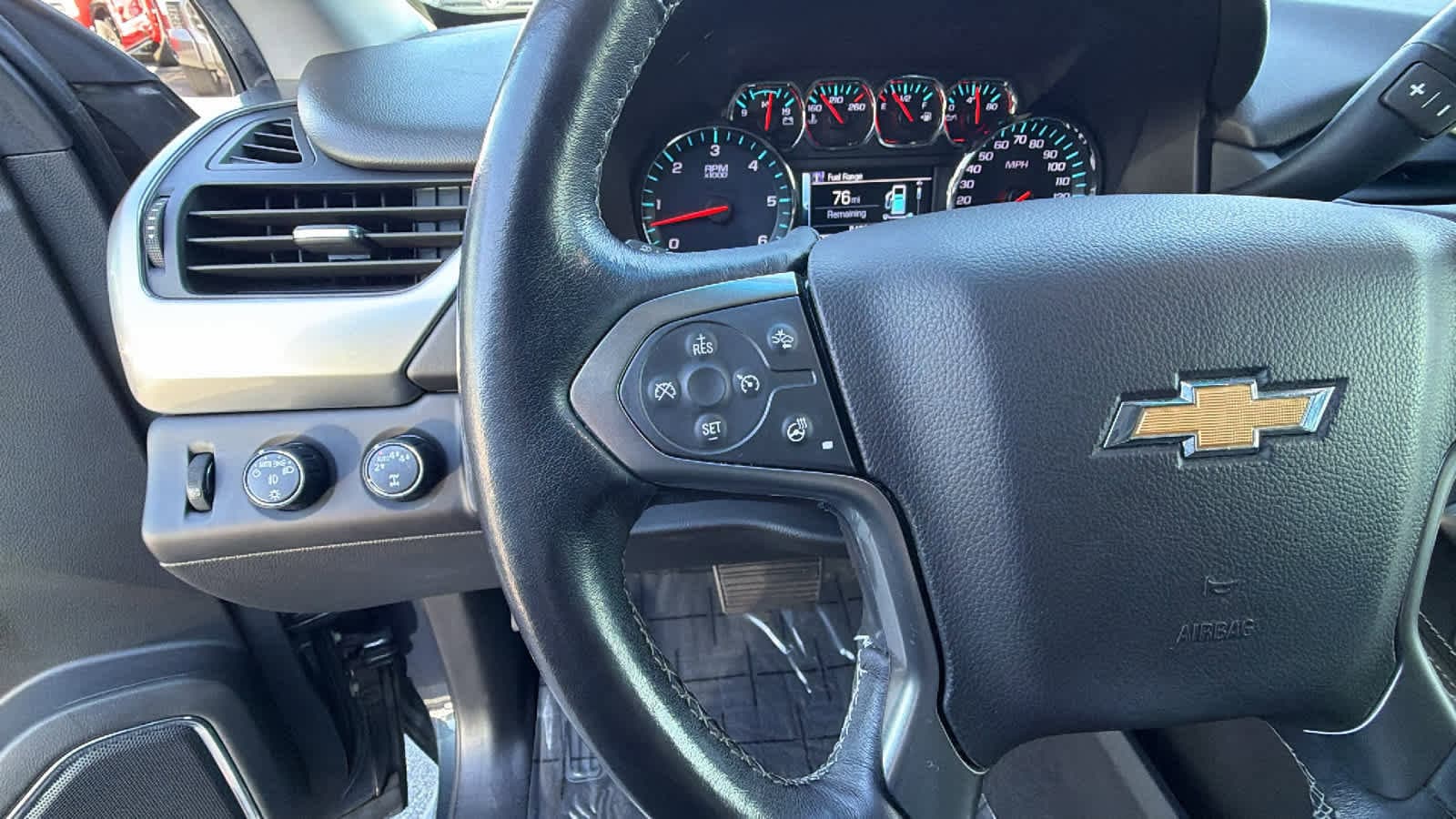 Thumbnail: 2019 Chevrolet Tahoe - 19