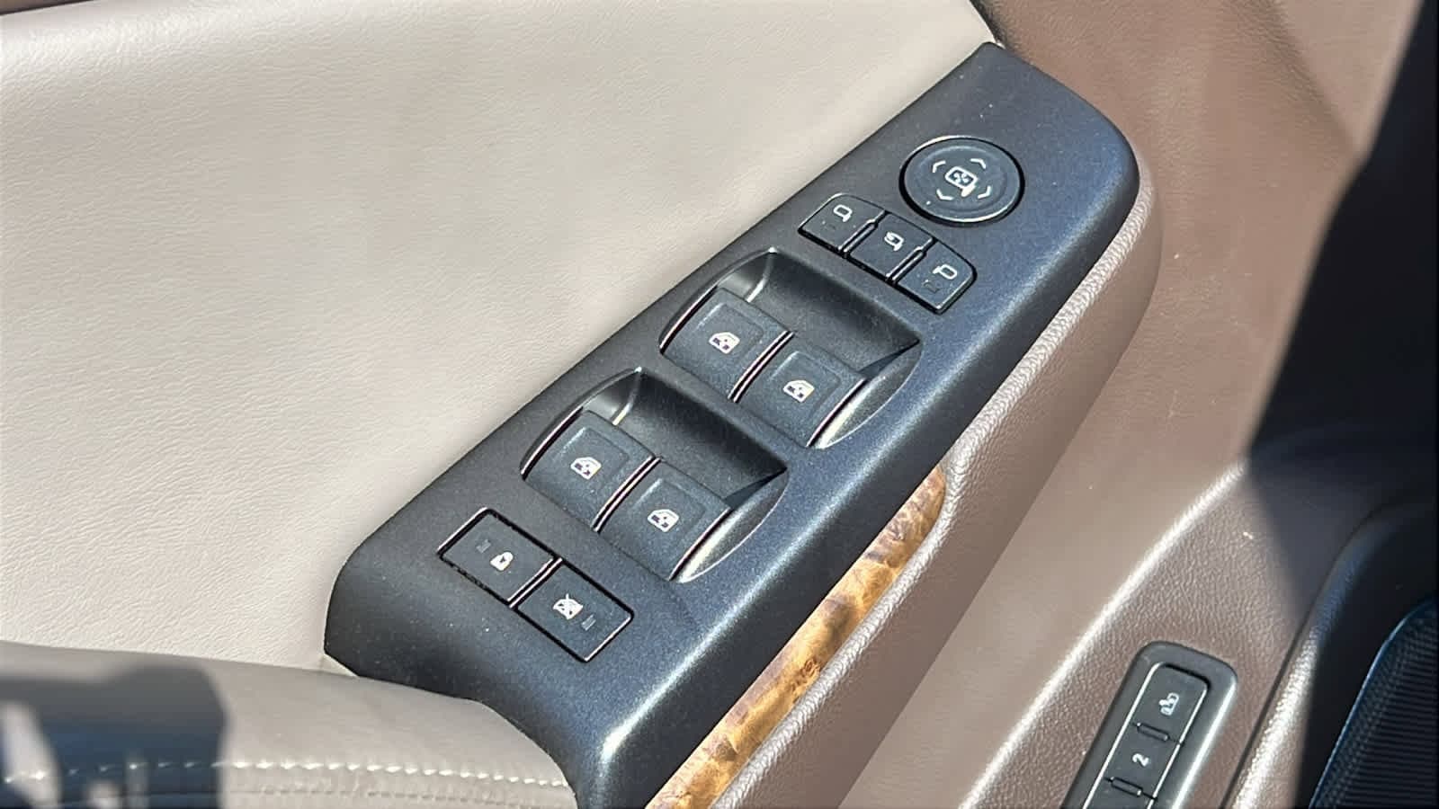 Thumbnail: 2016 GMC Yukon - 22