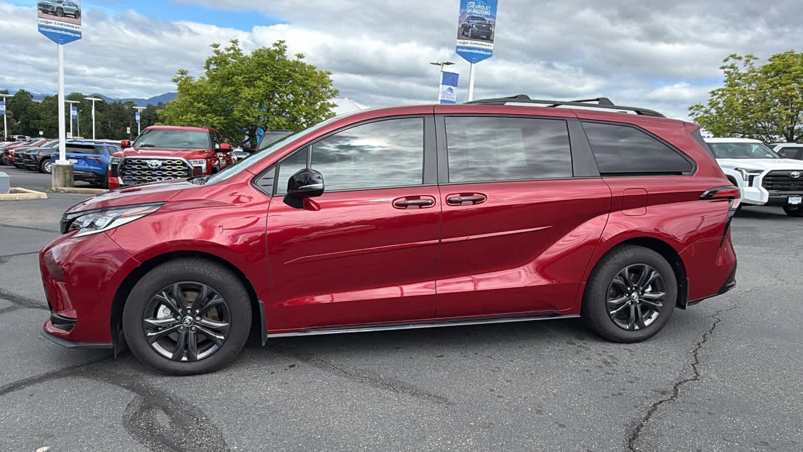 Thumbnail: 2025 Toyota Sienna - 8